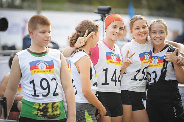 Дети обожают соревнования по летнему пневматическому биатлону