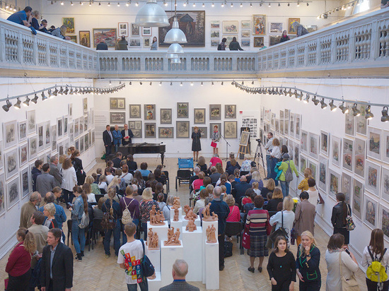 В Петербурге проходит выставка, посвященная 100-летию детской художественной школы