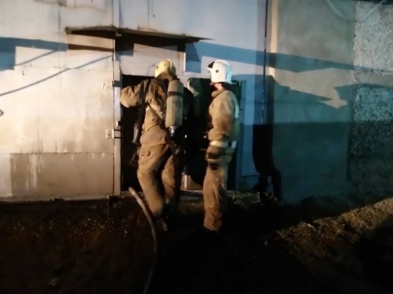 Пожар в нежилом здании в Туле тушили 11 пожарных