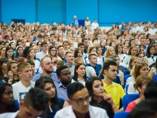 585 волгоградских студентов из многодетных семей получают матпомощь