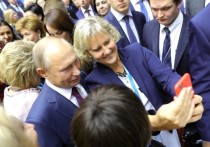 Участниц женского форума еле оторвали от Путина