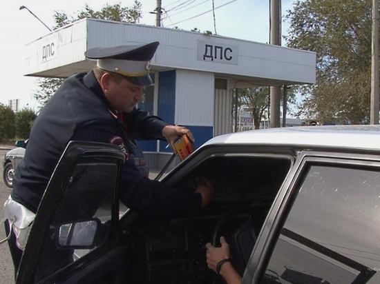 В Волгограде 40 водителей расстались с тонировкой во время рейда