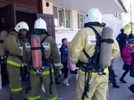 В Андреаполе сотрудники МЧС России успешно провели учебную эвакуацию школы