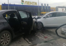 Днем в субботу, 22 сентября, в Кемерове произошло серьезное ДТП, в котором участвовали несколько автомобилей