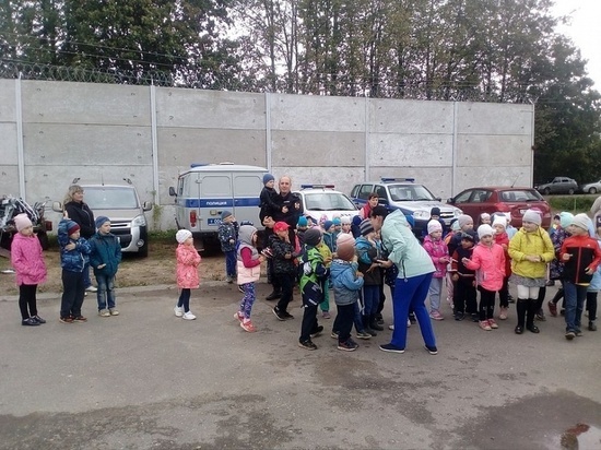 Детсадовцы в Лихославльском районе побывали в гостях у росгвардейцев