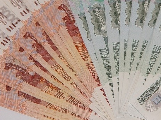 В Соль-Илецке кассир банка обнаружил фальшивую пятитысячную банкноту
