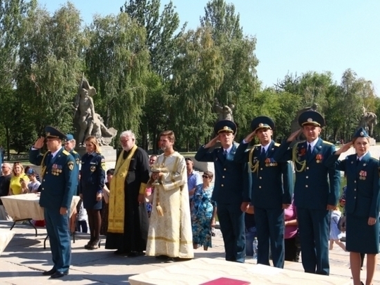 В Волгограде огнеборцы и кадеты МЧС присягнули на верность