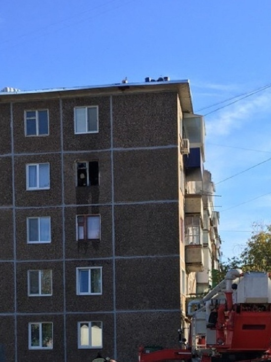 В Оренбурге из горящей квартиры на Карагандинской спасены 3 человека