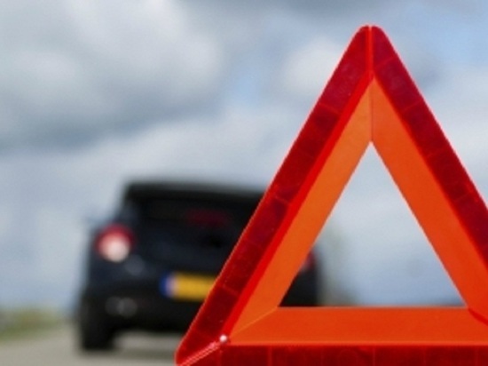 В Оренбургском районе иномарка врезалась в трактор, погиб водитель