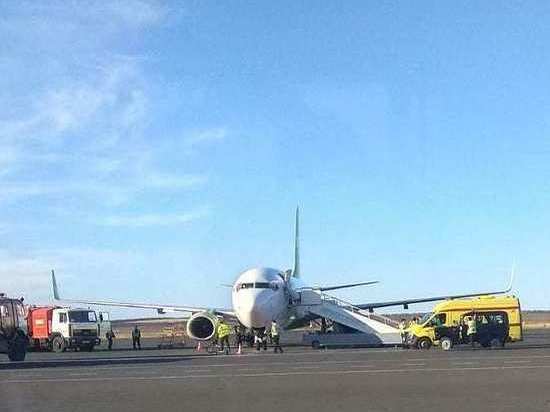 Соцсети: в Оренбурге на запасном аэродроме экстренно приземлился самолет