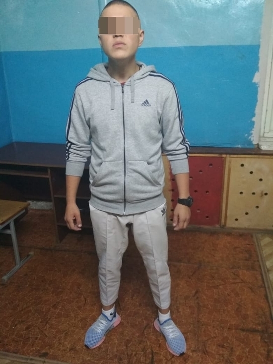 В Чебоксарах 18-летний юноша украл куртку из спортмагазина