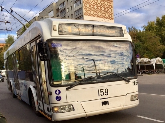 Троллейбус автобус. Сайт муп гэт "управление калужским троллейбусом". Троллейбус тролза. 138 троллейбус калуга. Троллейбусное депо калуга.