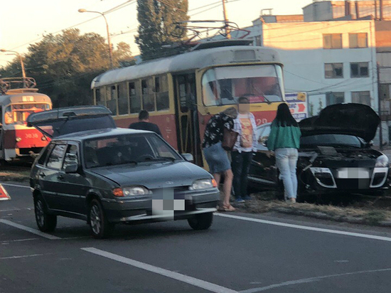 ДТП на юге Волгограда остановило движение трамваев