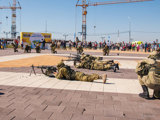 Военные стреляли на новой площади в Ставрополе