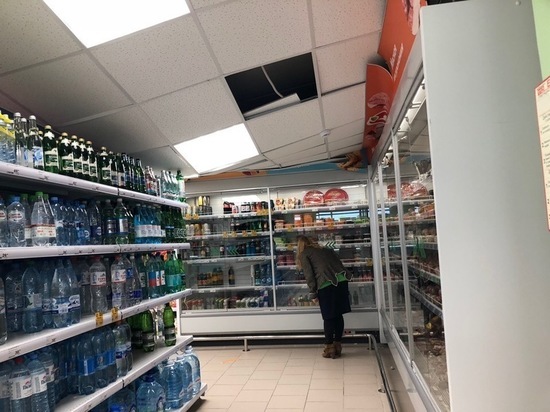В новом супермаркете в Твери обрушился потолок
