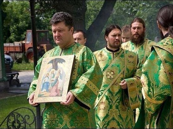 Найдено фото Порошенко-священника в храме Московского патриархата