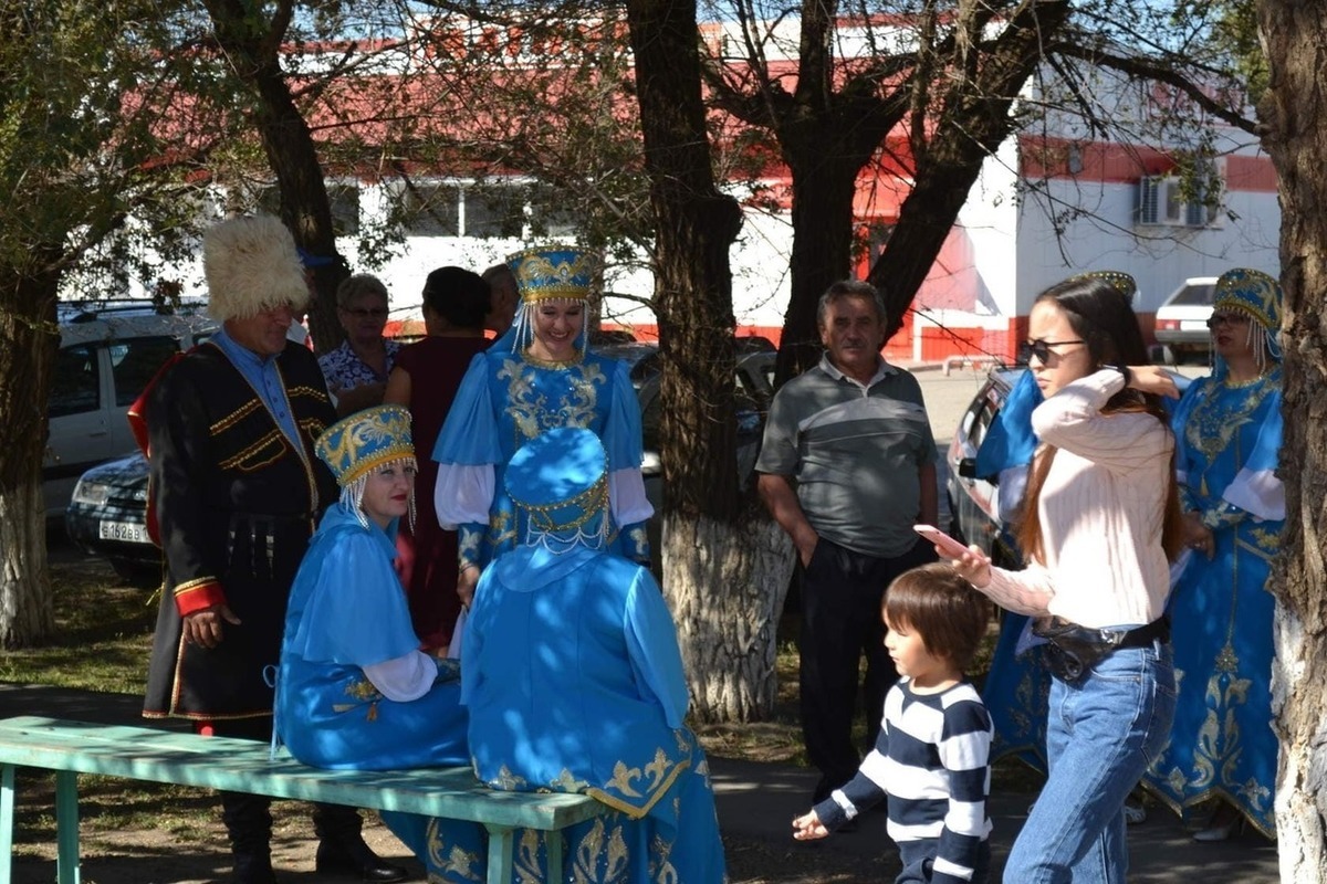 Погода садовое республика калмыкия. Село садовое Калмыкия. Садовое Калмыкия Сарпинский район. Дом культуры садовое Калмыкия Сарпинский. Кануково Калмыкия.