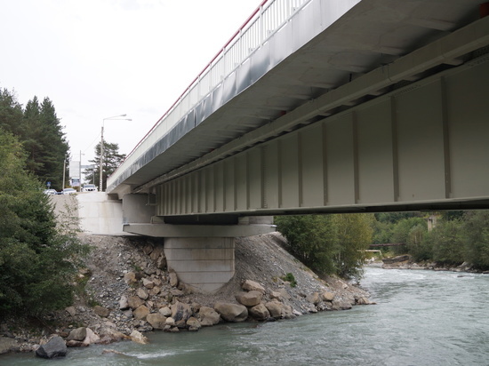 В ходе работ обновлены опоры и пролетные строения моста, смонтированы деформационные швы, выполнена гидроизоляция