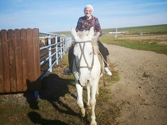 Баба Лена, 91-летняя тревел-блогер,  приехала на Алтай