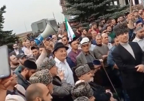 Утром 4 октября в столице Ингушетии Магасе около 10 тысяч человек собрались на стихийный митинг против обмена районами с соседней Чечней