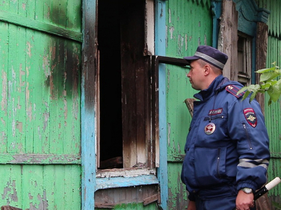 В Кирсановском районе бомжи устроили пожар в заброшенном доме