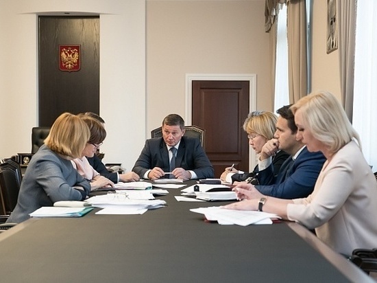 Андрей Бочаров провел заседание по модернизации соцпомощи населению