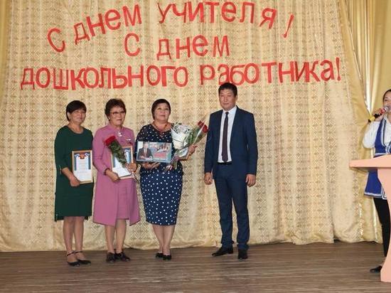 В Кетченеровском районе Калмыкии поздравили педагогов