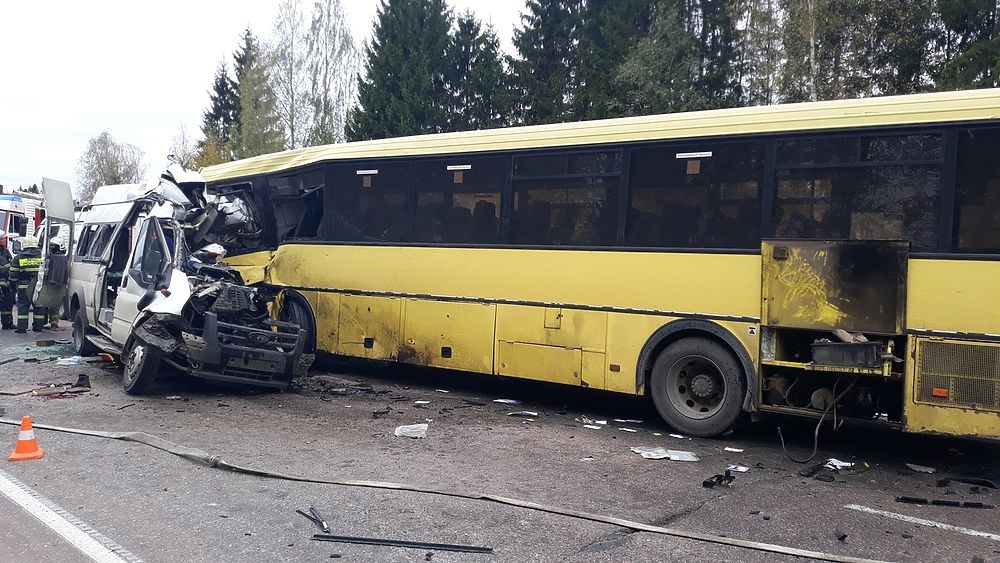 Страшная авария с автобусами под Тверью унесла жизни 13 человек
