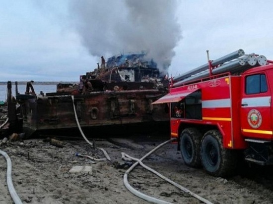 Пожар на отплававшем своё судне случился в четверг около пяти часов утра на Турдеевской судоверфи
