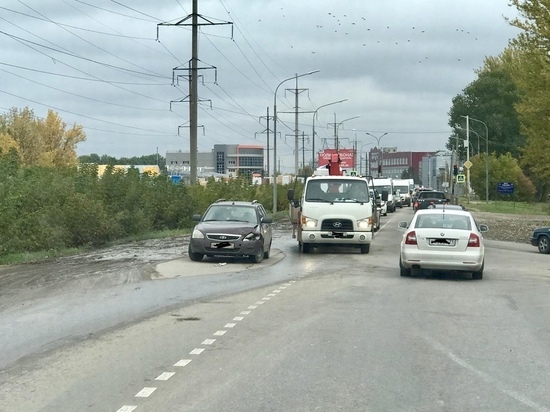 Мелкая авария на Одоевском шоссе в Туле собирает пробку