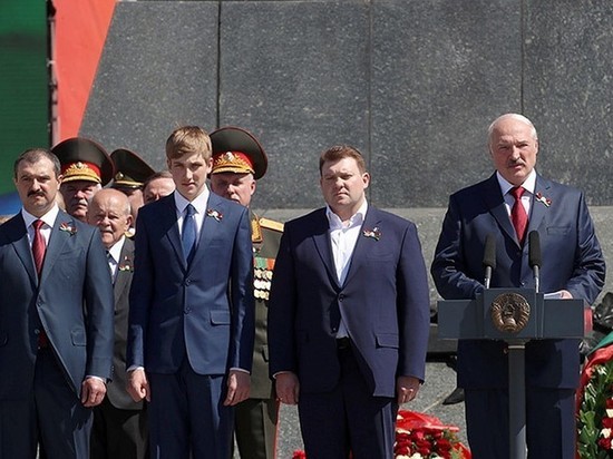 "При воспитании как получится: если не понимает - могу жестко сказать", - заявил белорусский лидер