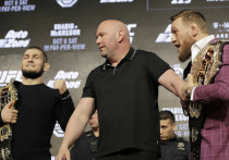 В Лас-Вегасе состоялся долгожданный турнир UFC 229, в главном поединке которого сошлись Хабиб Нурмагомедов и Конор Макгрегор. Бой получился односторонним: российский боец избивал соперника четыре раунда и в итоге задушил его.