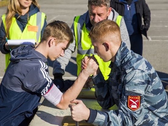 Сургутские школьники поучаствовали в военно-спортивной игре