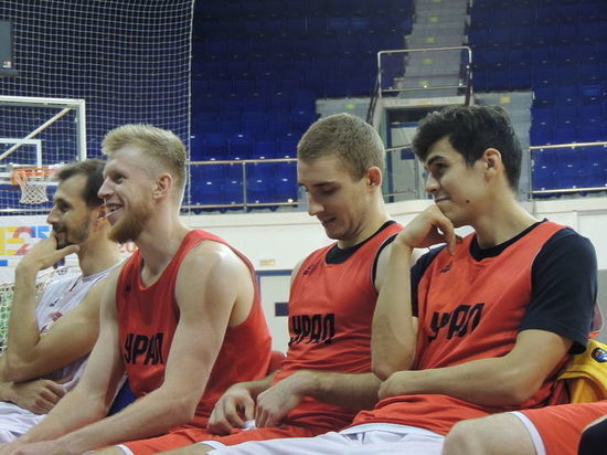 Свердловские команды стартовали в баскетбольной Суперлиги-1