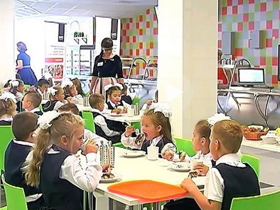 Питание будущего: воронежские школьники едят вместе с «Городом кафе»