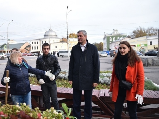 Подарок от депутатов: новые кусты сирени украсят центр Вологды