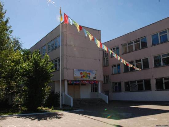 Одна из лучших школ Калмыкии отметила юбилей