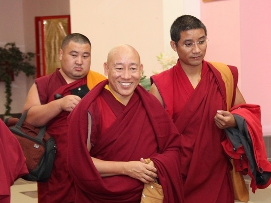  Калмыцкие буддисты встретили Государственного оракула Тибета