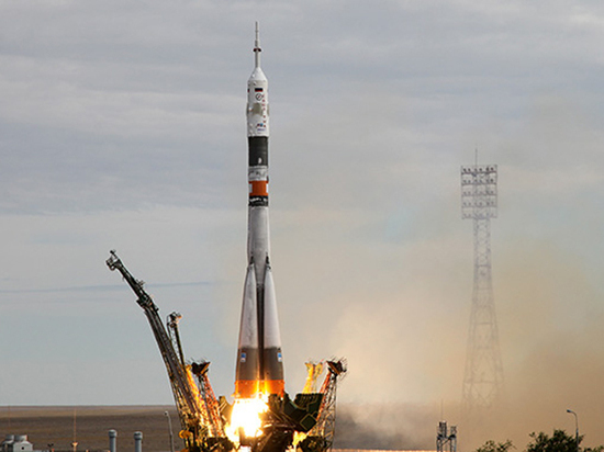 Медики рассказали, почему космонавтов "Союза" не повезли сразу в Москву