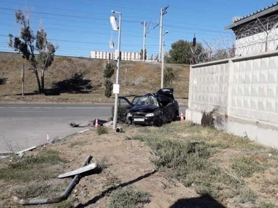 На улице Глубокоовражной в Волгограде в ДТП погиб водитель