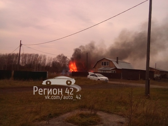   В Кемеровском районе горит частный дом