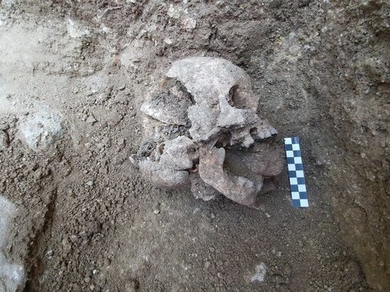 Скелет заколдованного ребенка с камнем во рту нашли в Италии