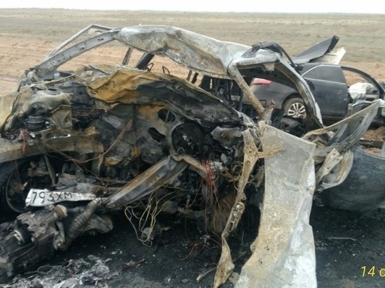В ДТП на астраханской трассе в автомобиле сгорели пассажиры