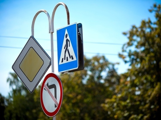 Необычные дорожные знаки стали появляться в Барнауле