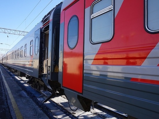 В Мысках пьяный местный житель выжил под колёсами поезда