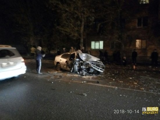 Пассажир погиб в ДТП с деревом в Екатеринбурге