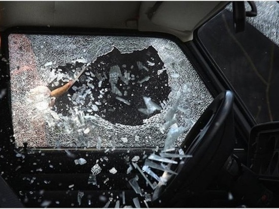 В калмыцкой столице пенсионер разбил стекло чужого автомобиля