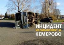 18 октября в микрорайоне Ягуновском Кемерова столкнулись автобус №12 и Mercedes-Benz