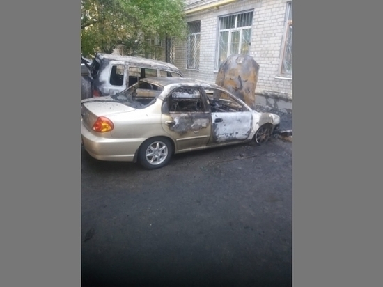 В Кировском районе Волгограда подожгли автомобили