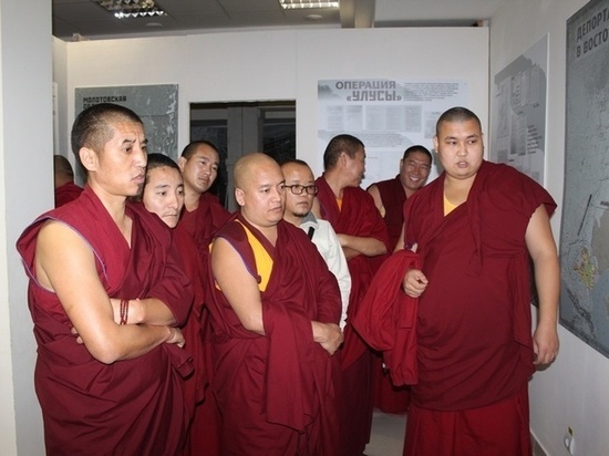 Монахи из Индии построят в калмыцком хуруле мандалу Будды